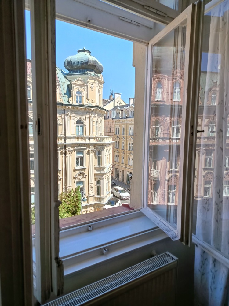 Karlovy Vary RENT 110m2 | 3 Bedrooms + Living Room | 2 Bathrooms | 2 Toilets | Historic Building in the Heart of Karlovy Vary